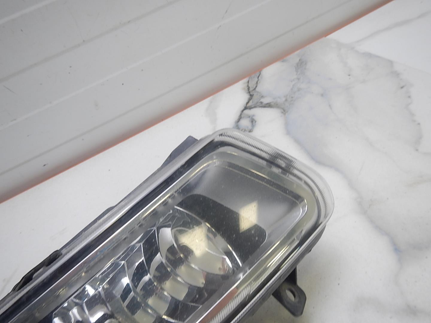 Фара противотуманная правая