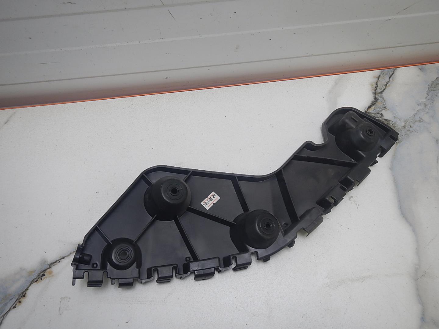 Кронштейн заднего бампера левый