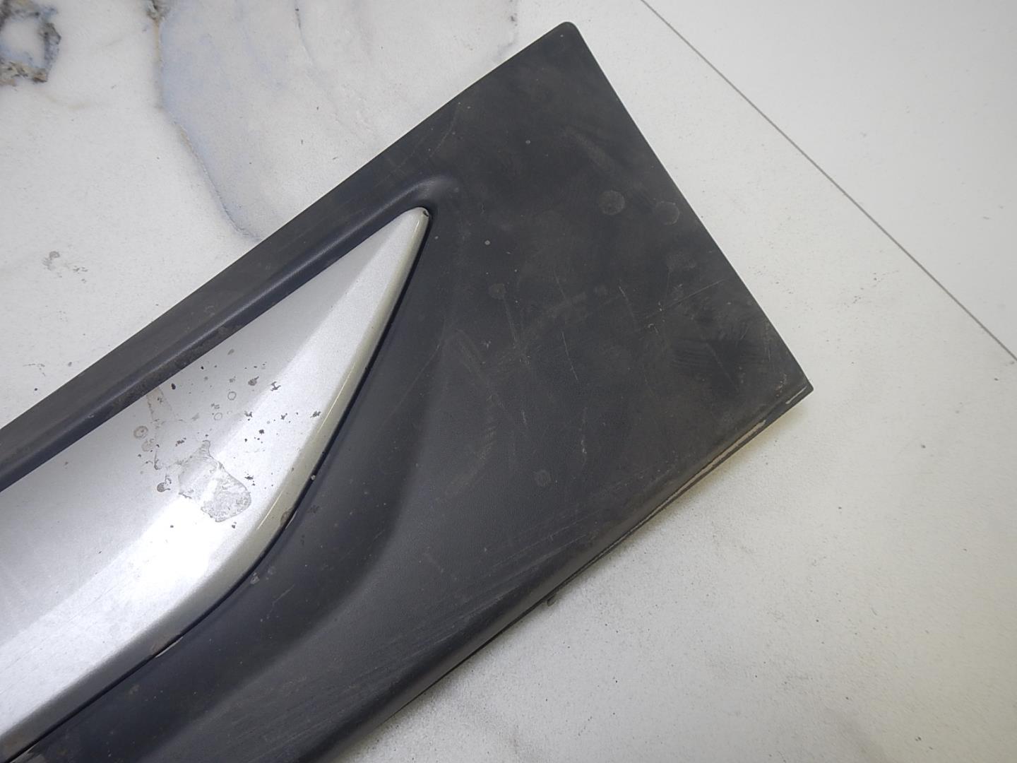 Молдинг задней левой двери