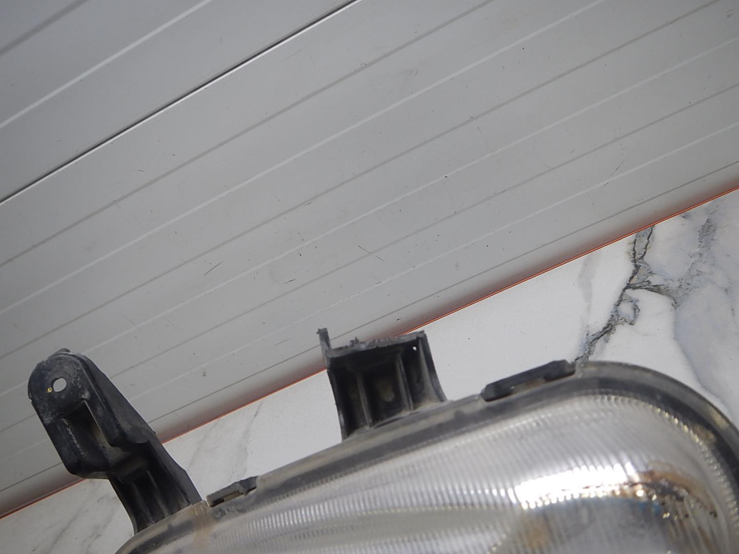 Фара противотуманная правая