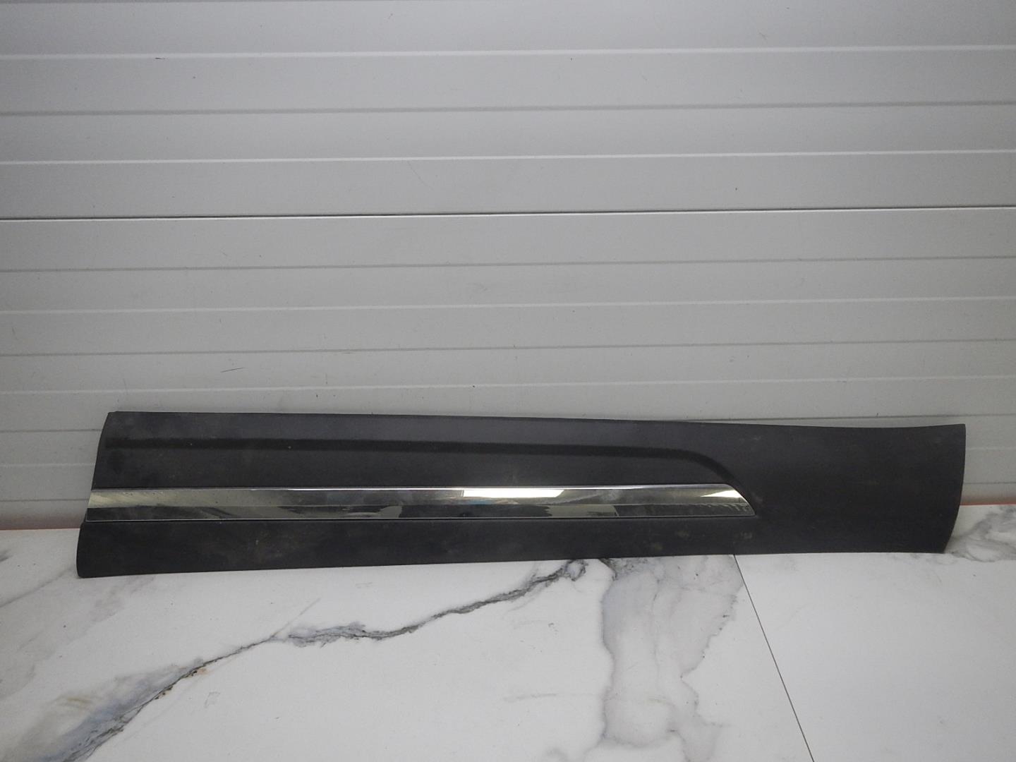 Молдинг передней правой двери