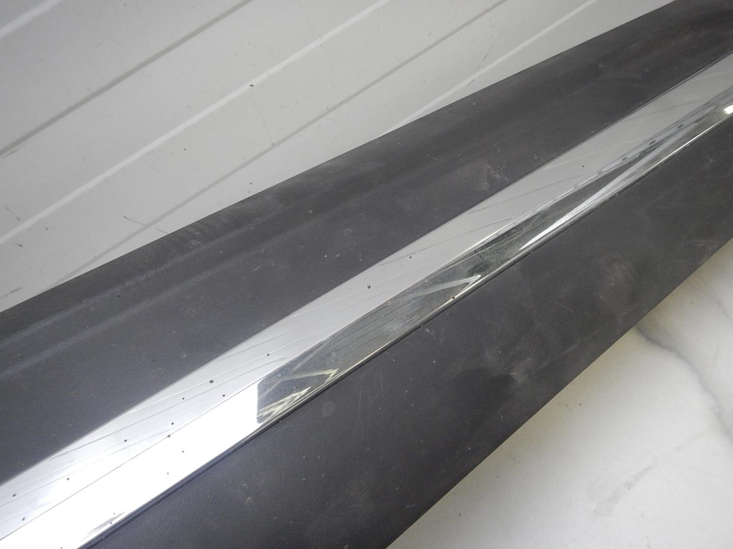 Молдинг передней правой двери