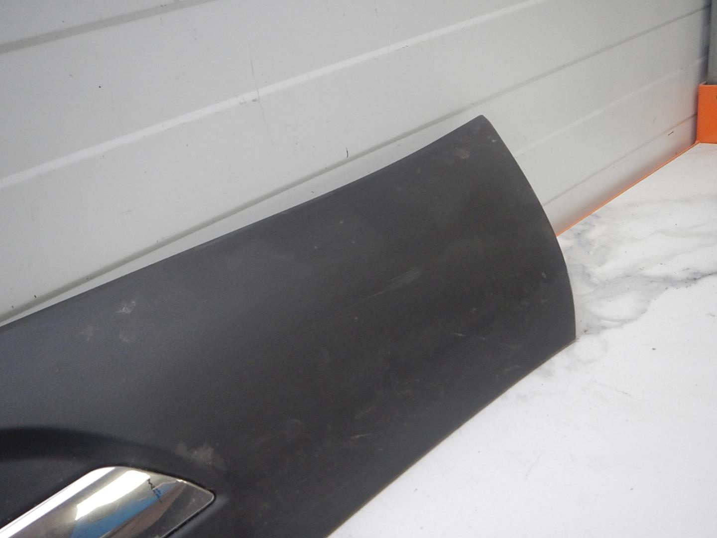 Молдинг передней правой двери