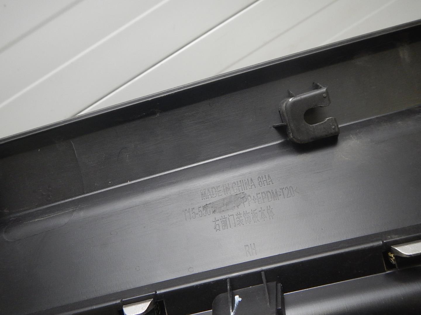 Молдинг передней правой двери