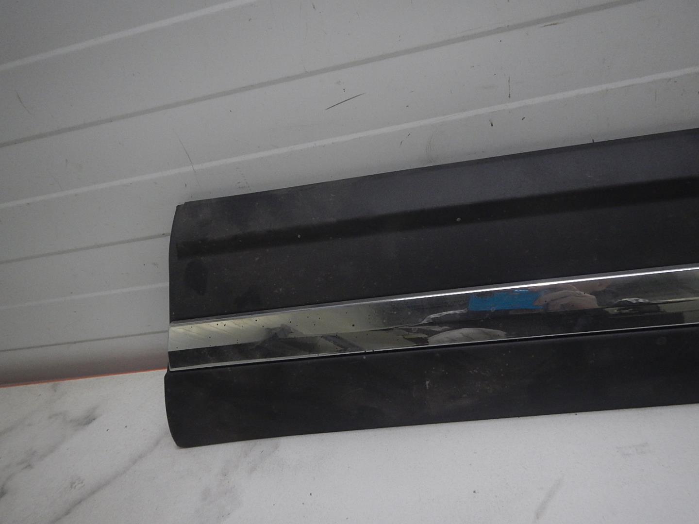 Молдинг передней правой двери