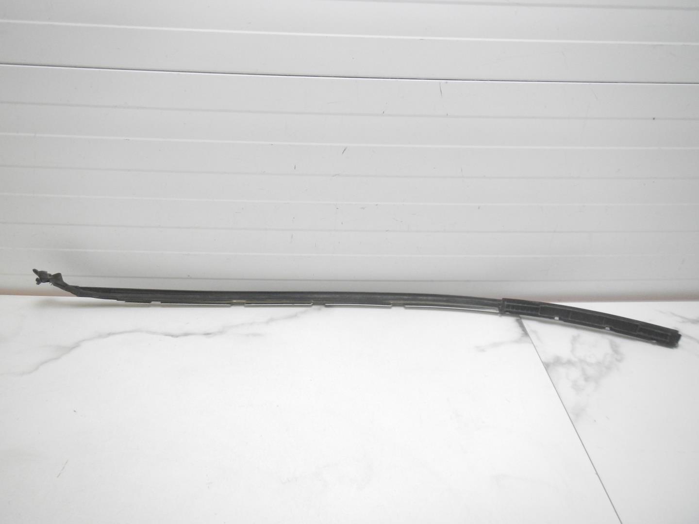 Молдинг лобового стекла