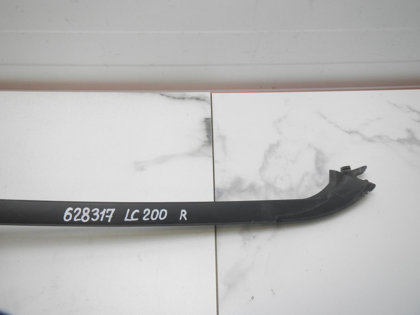 Молдинг лобового стекла