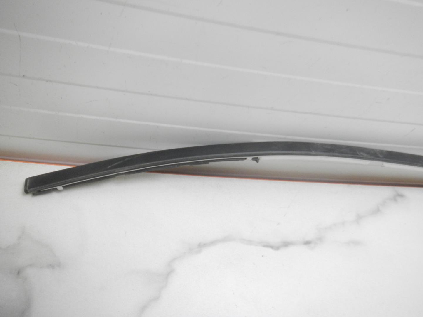 Молдинг лобового стекла