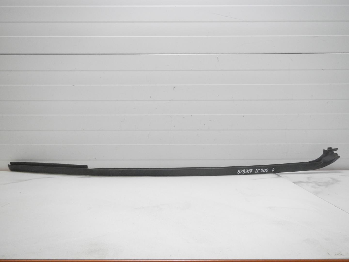 Молдинг лобового стекла