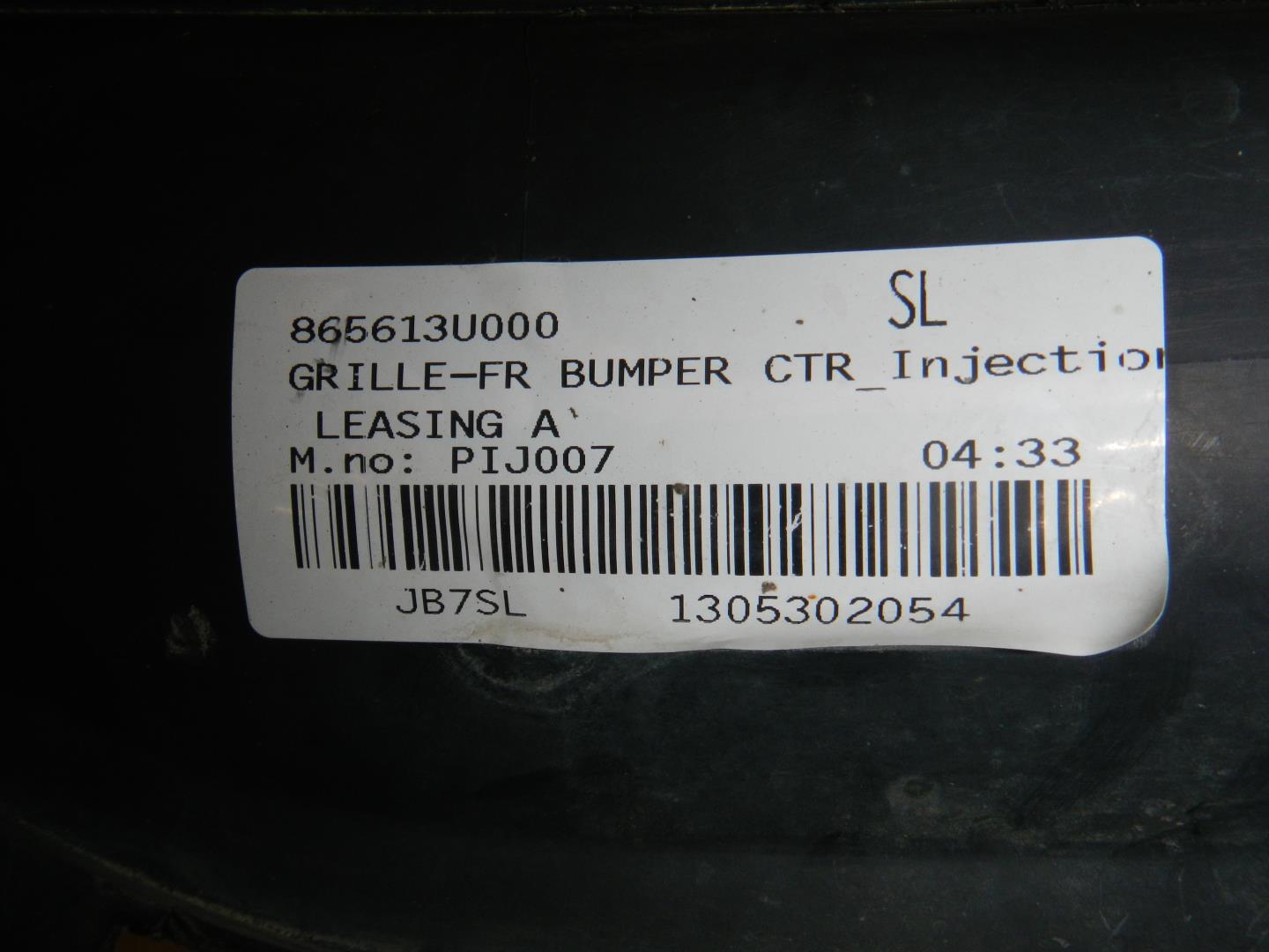 Решетка в бампер центральная