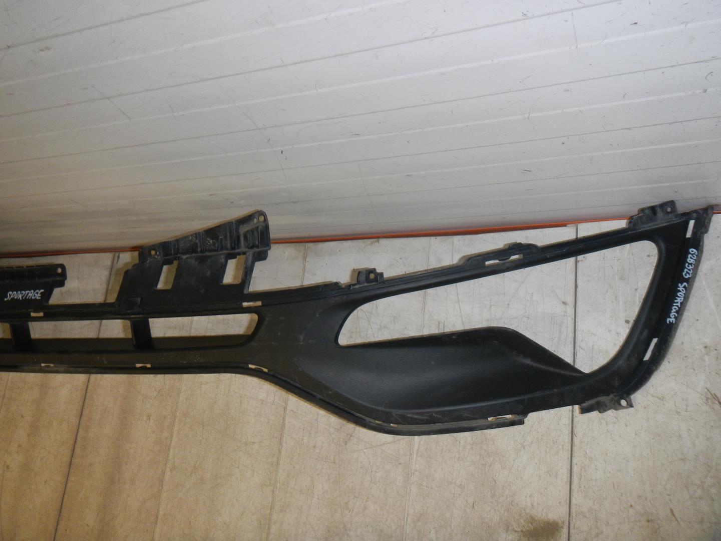 Решетка в бампер центральная