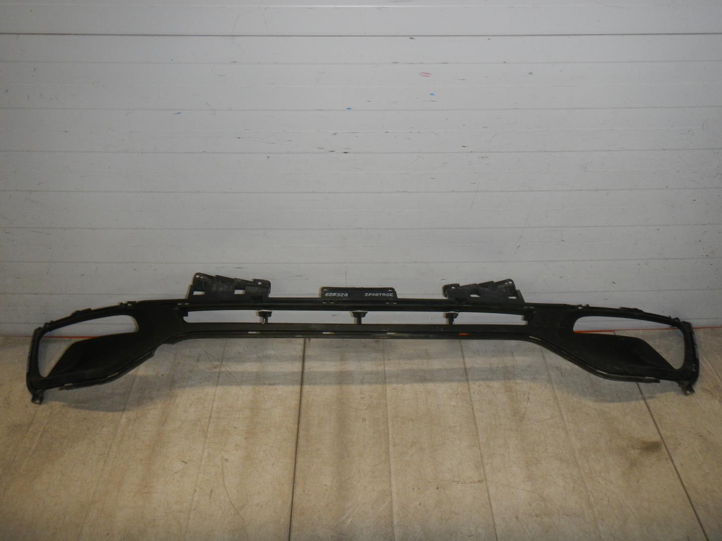 Решетка в бампер центральная