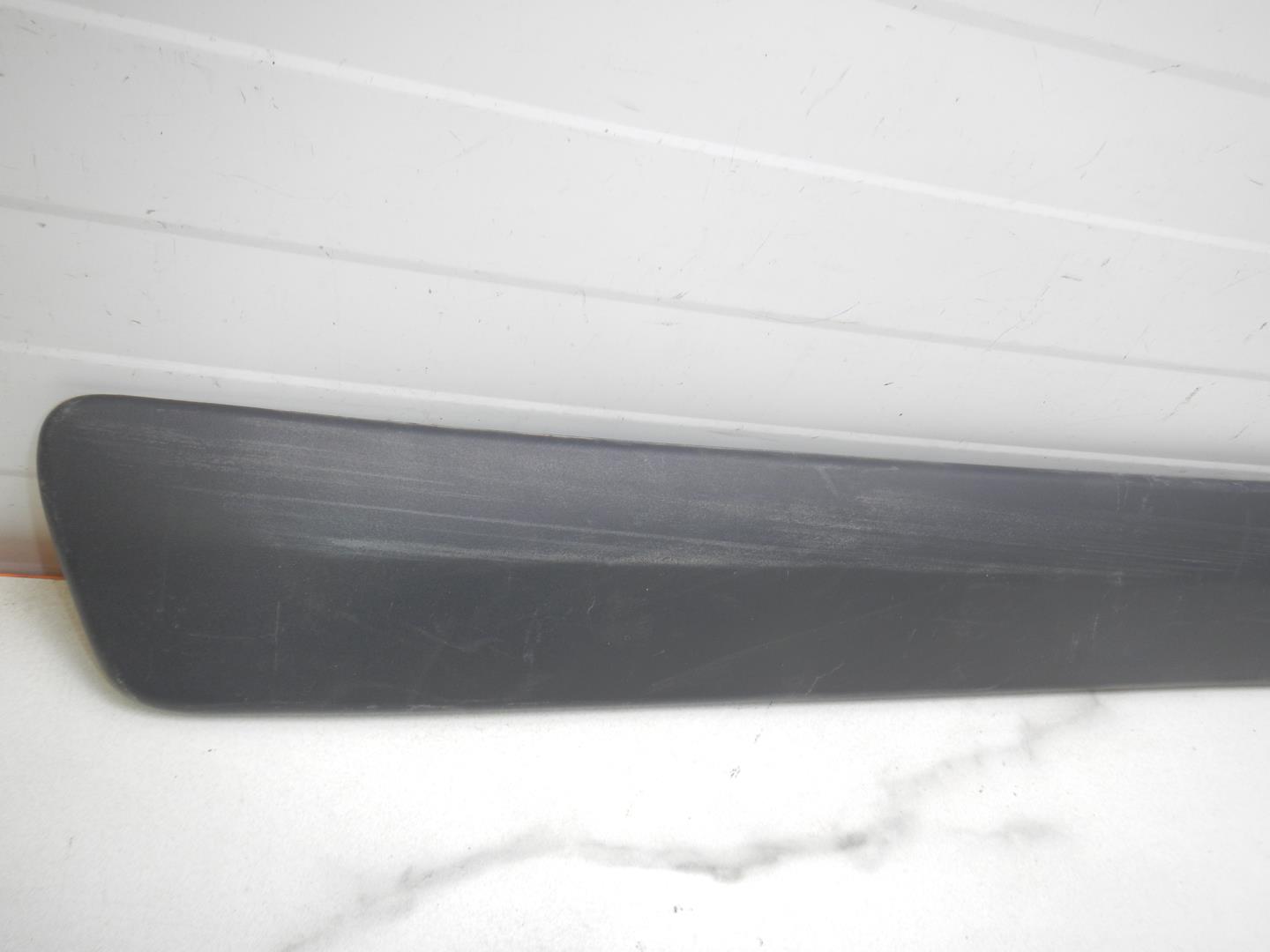 Молдинг передней левой двери