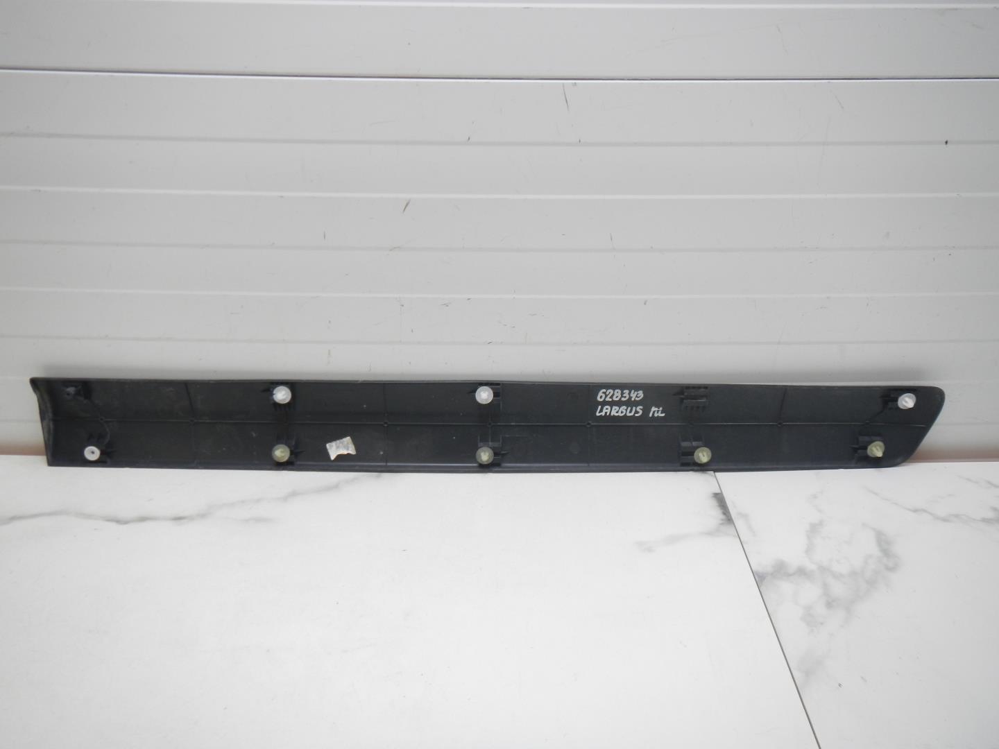 Молдинг передней левой двери