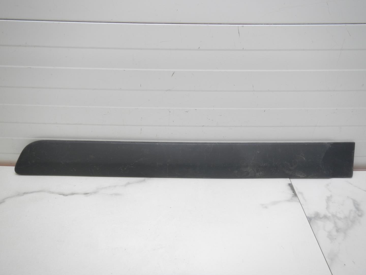 Молдинг задней левой двери