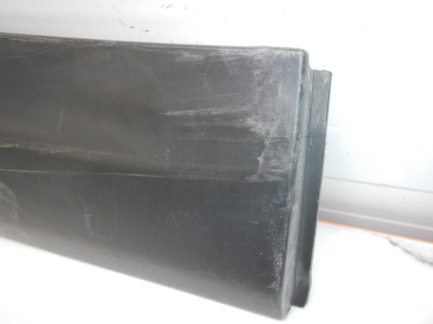 Молдинг задней правой двери