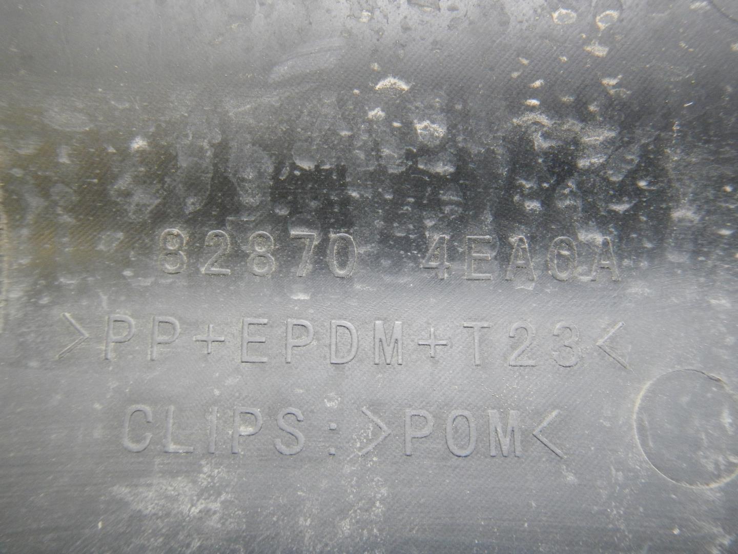 Молдинг задней правой двери