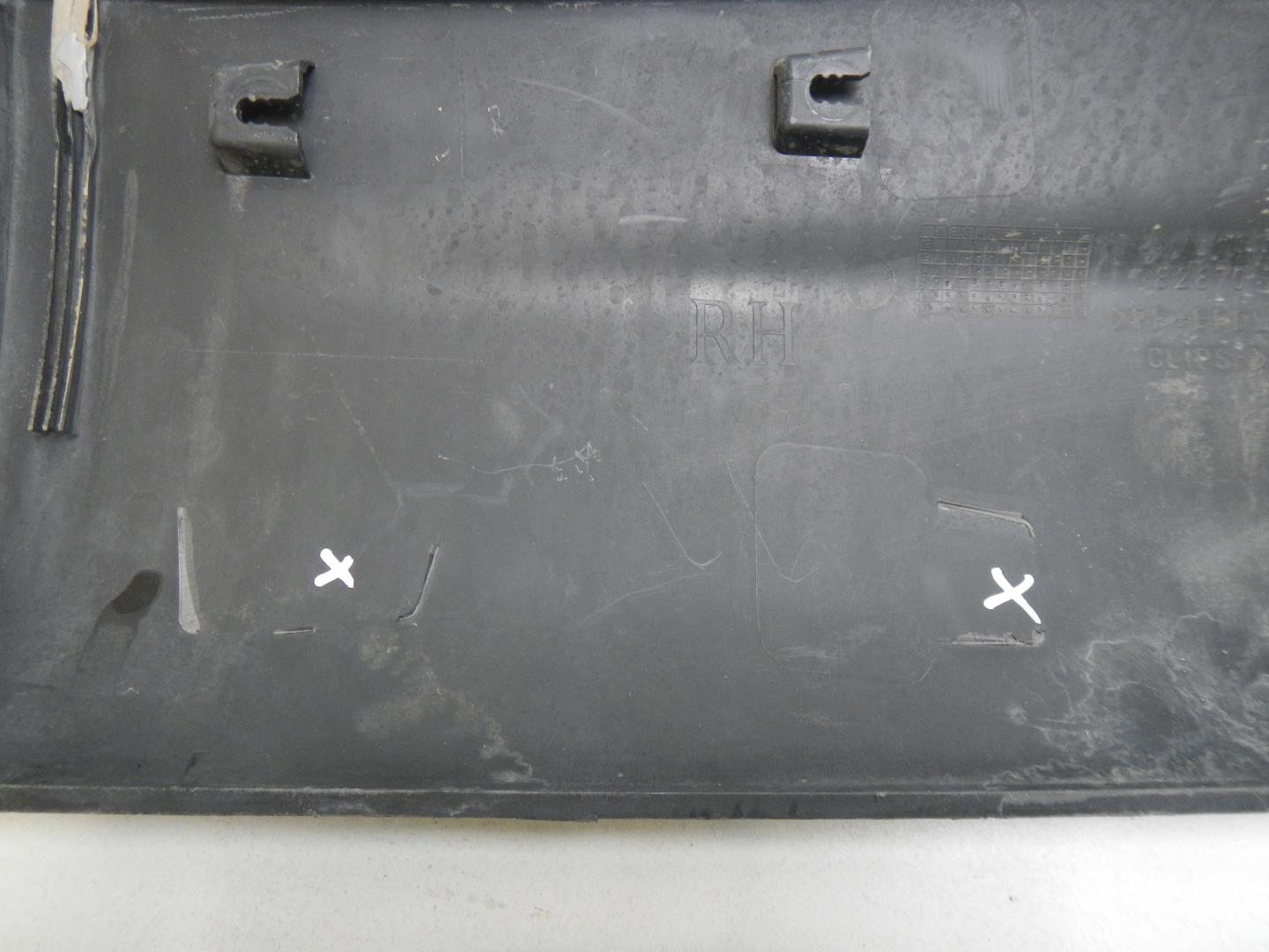 Молдинг задней правой двери