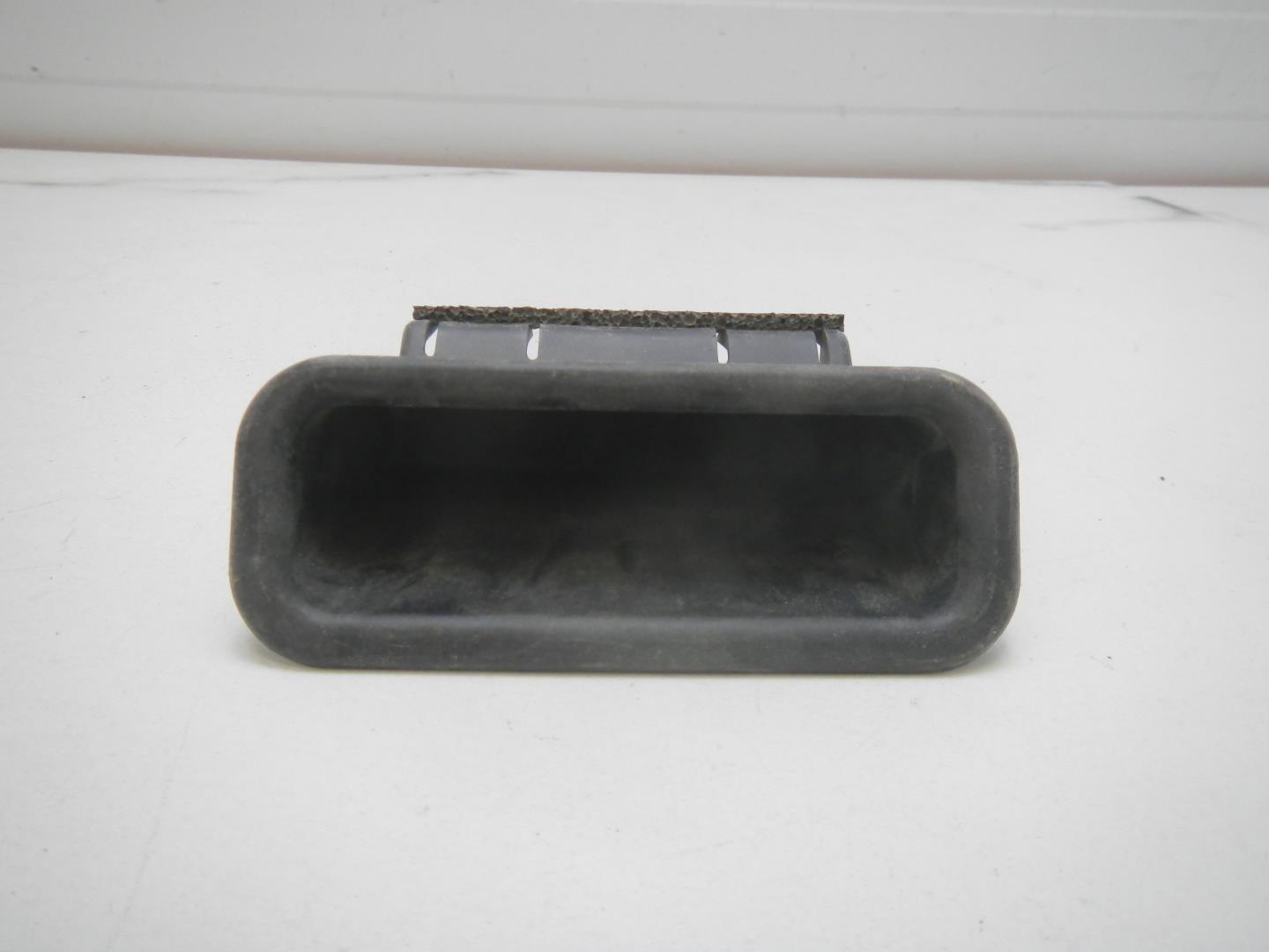 Ручка открывания багажника