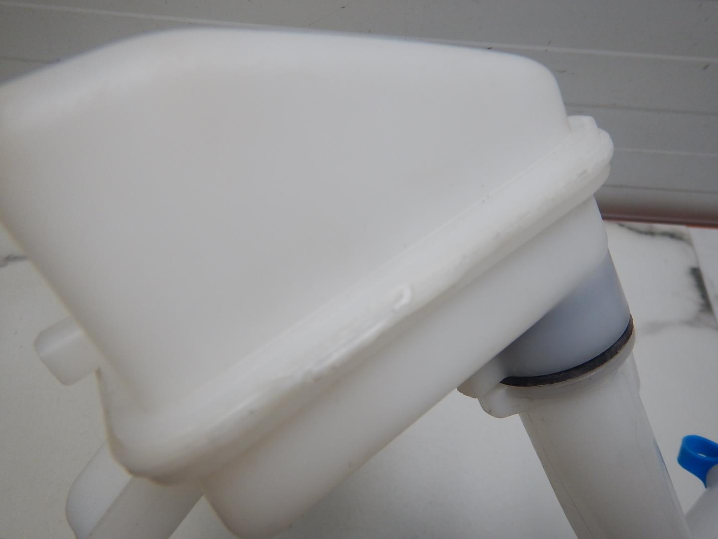 Бачок омывателя лобового стекла