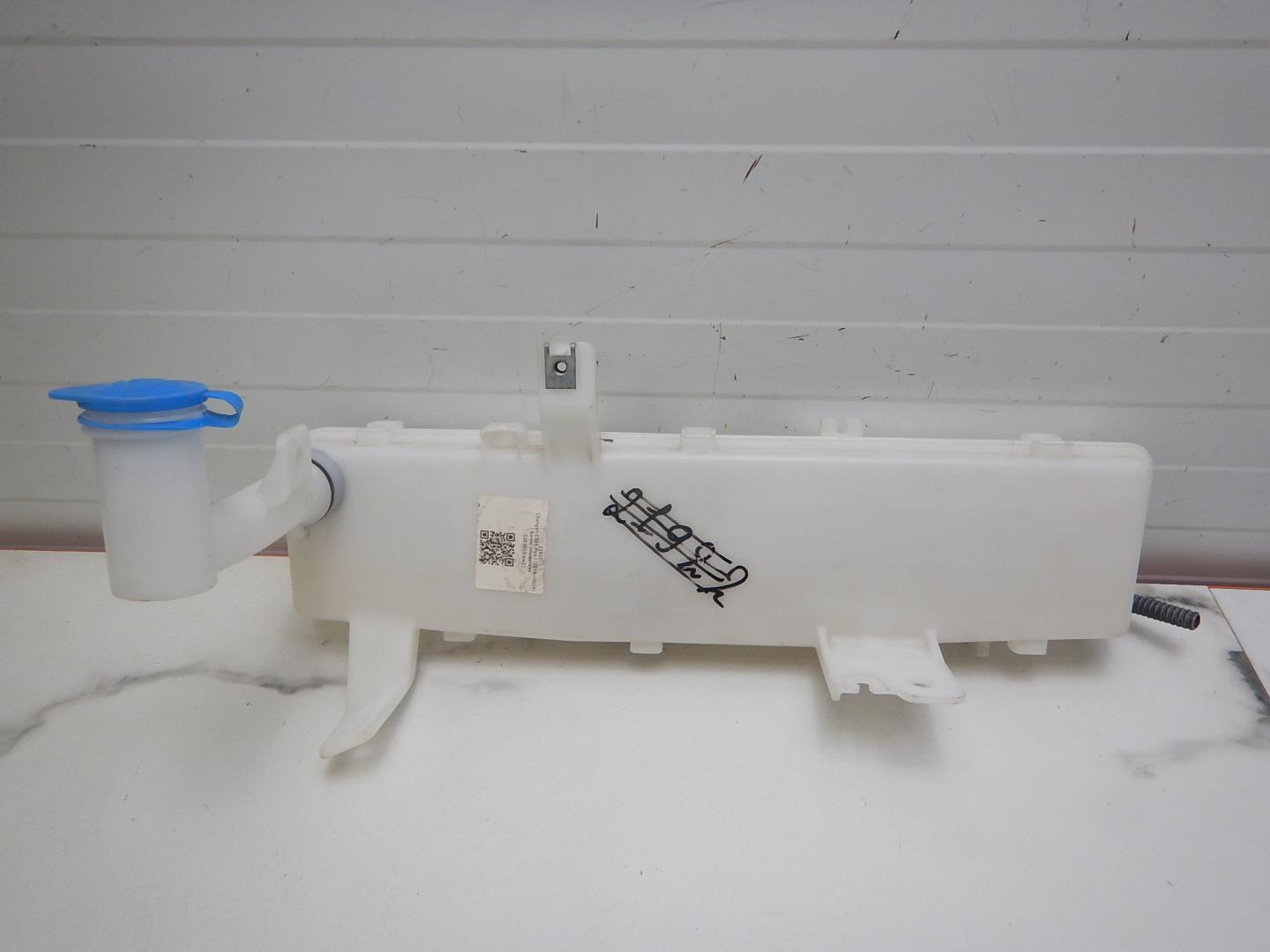 Бачок омывателя лобового стекла