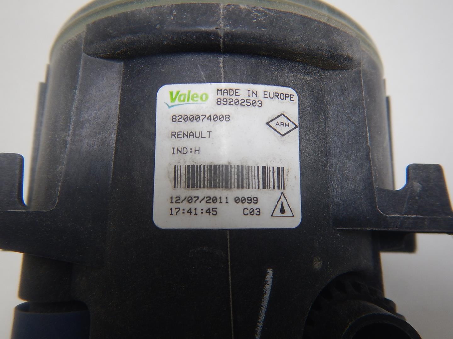 Фара противотуманная левая