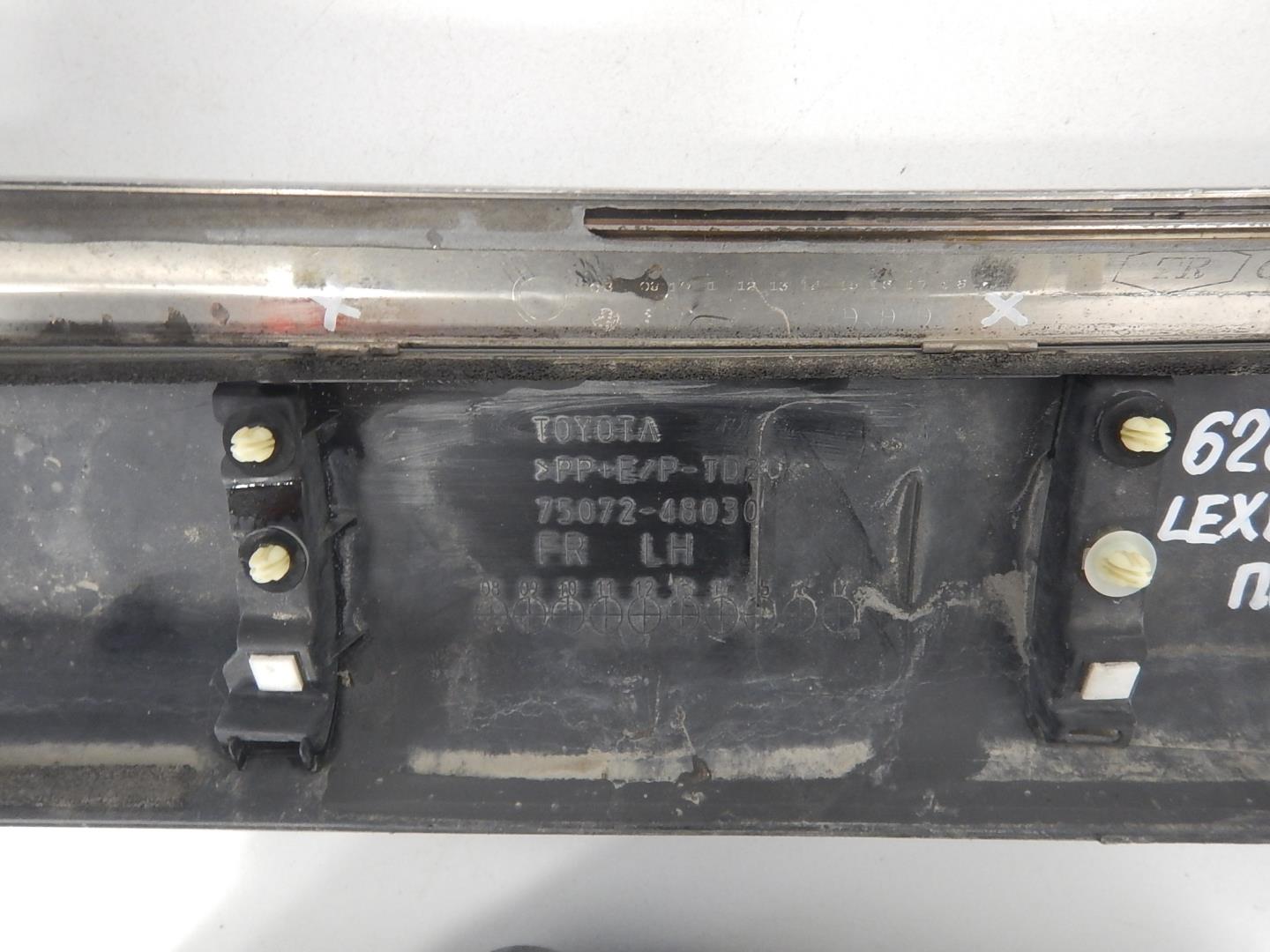 Молдинг передней левой двери