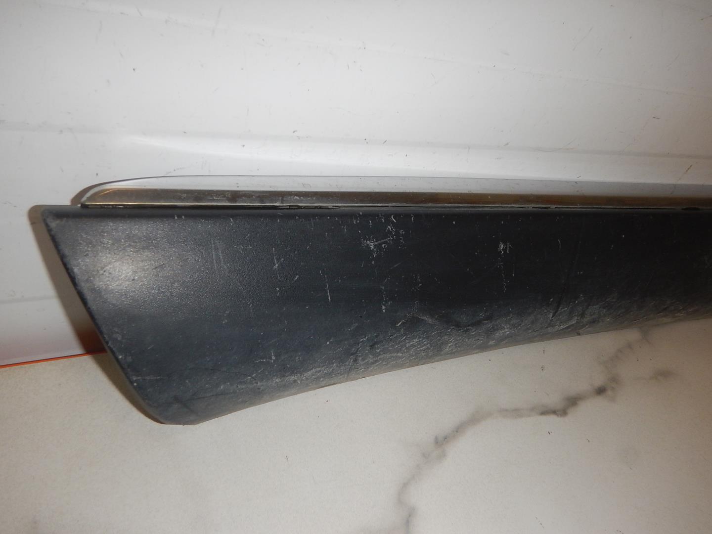 Молдинг передней левой двери