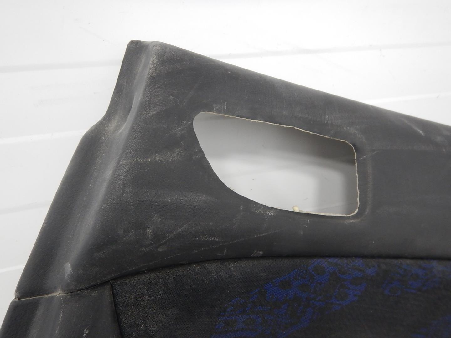 Обшивка двери задней правой