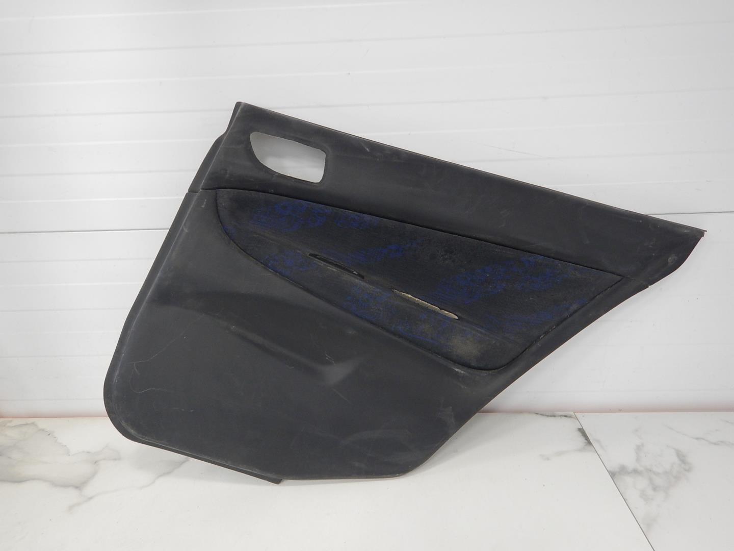 Обшивка двери задней правой