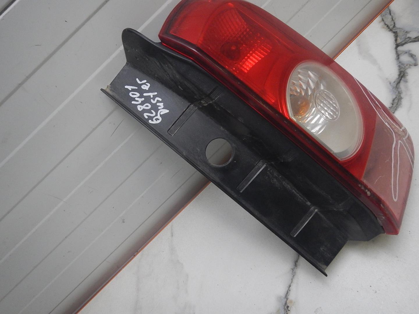 Фонарь задний правый