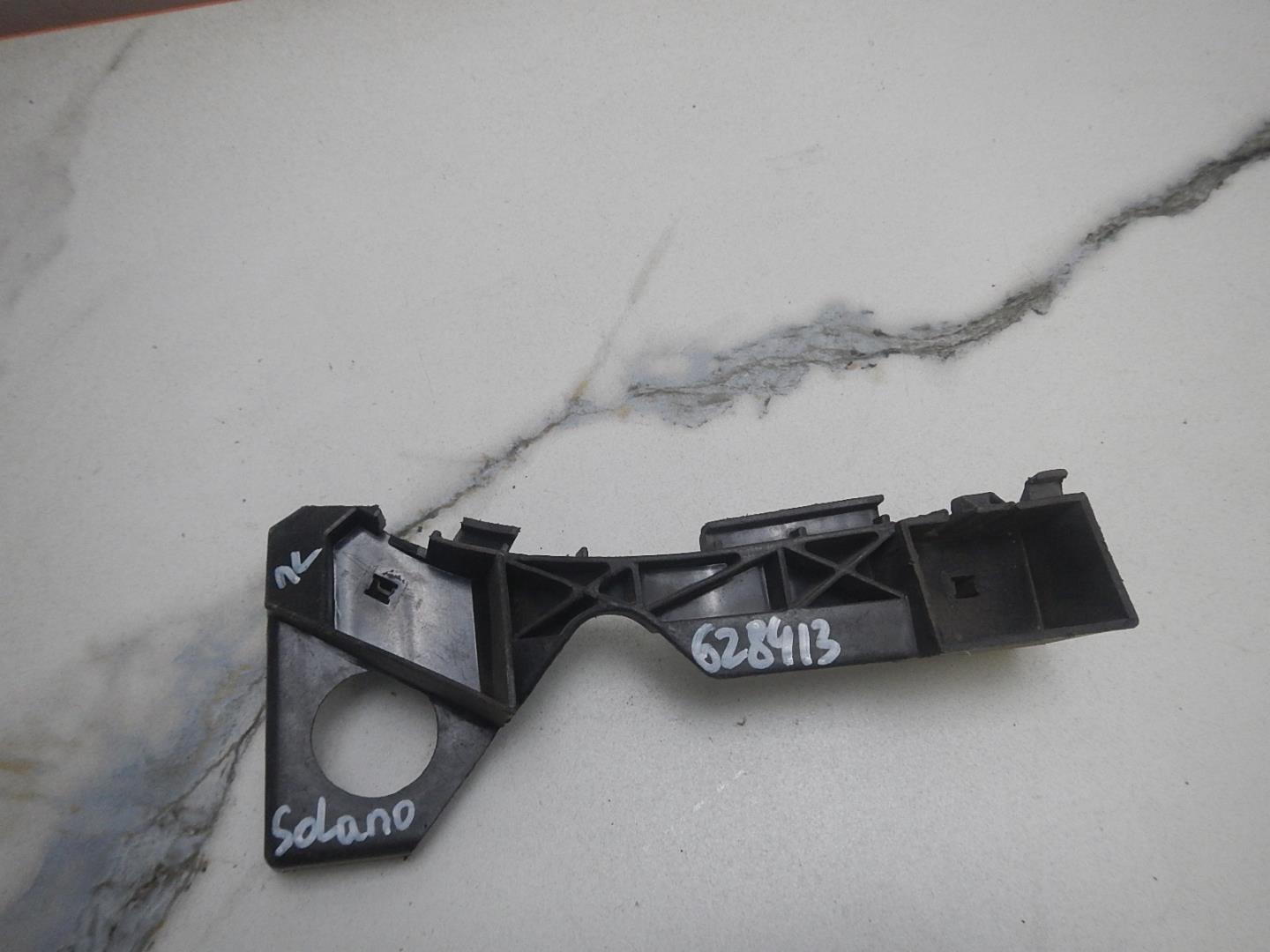 Кронштейн переднего бампера левый