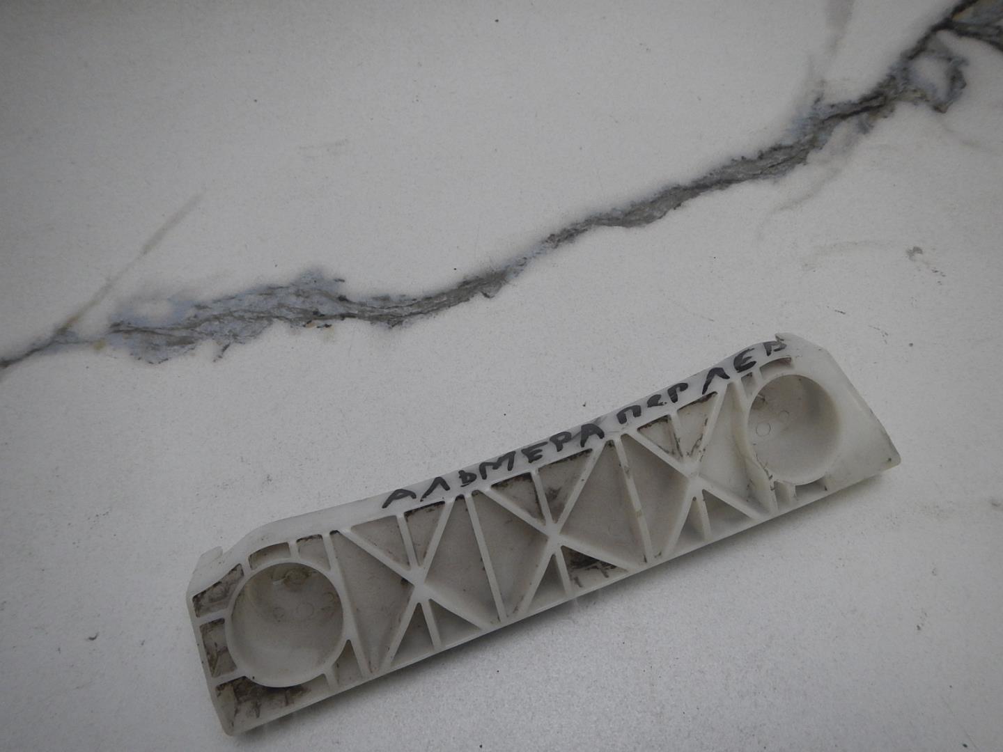 Кронштейн переднего бампера левый