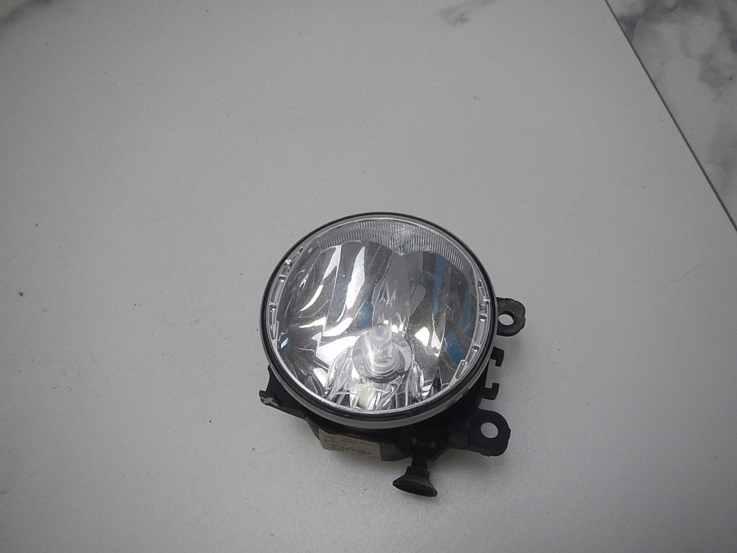 Фара противотуманная левая