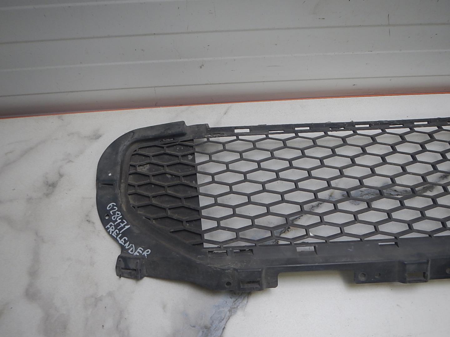 Решетка в бампер центральная