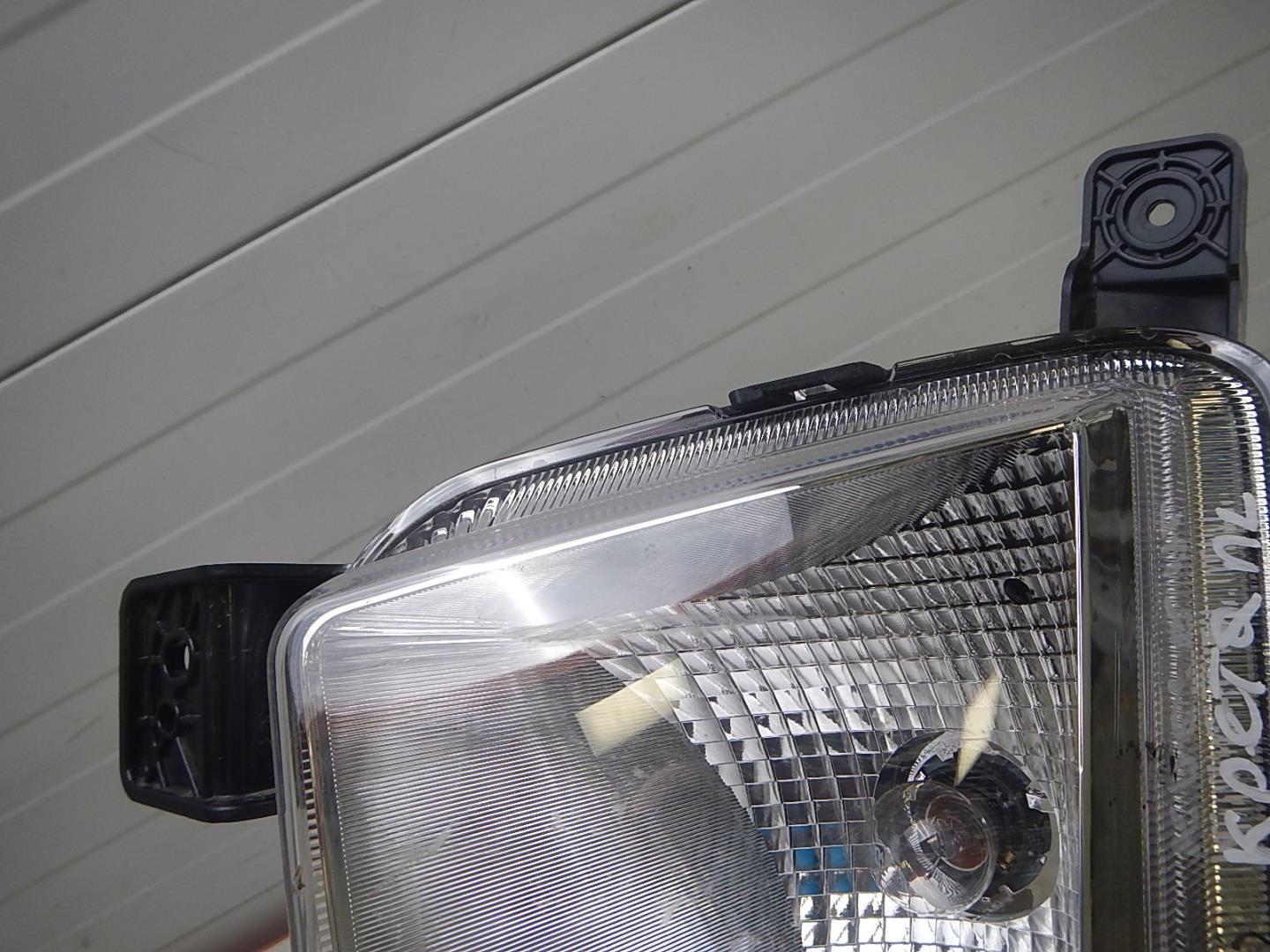 Фара противотуманная левая