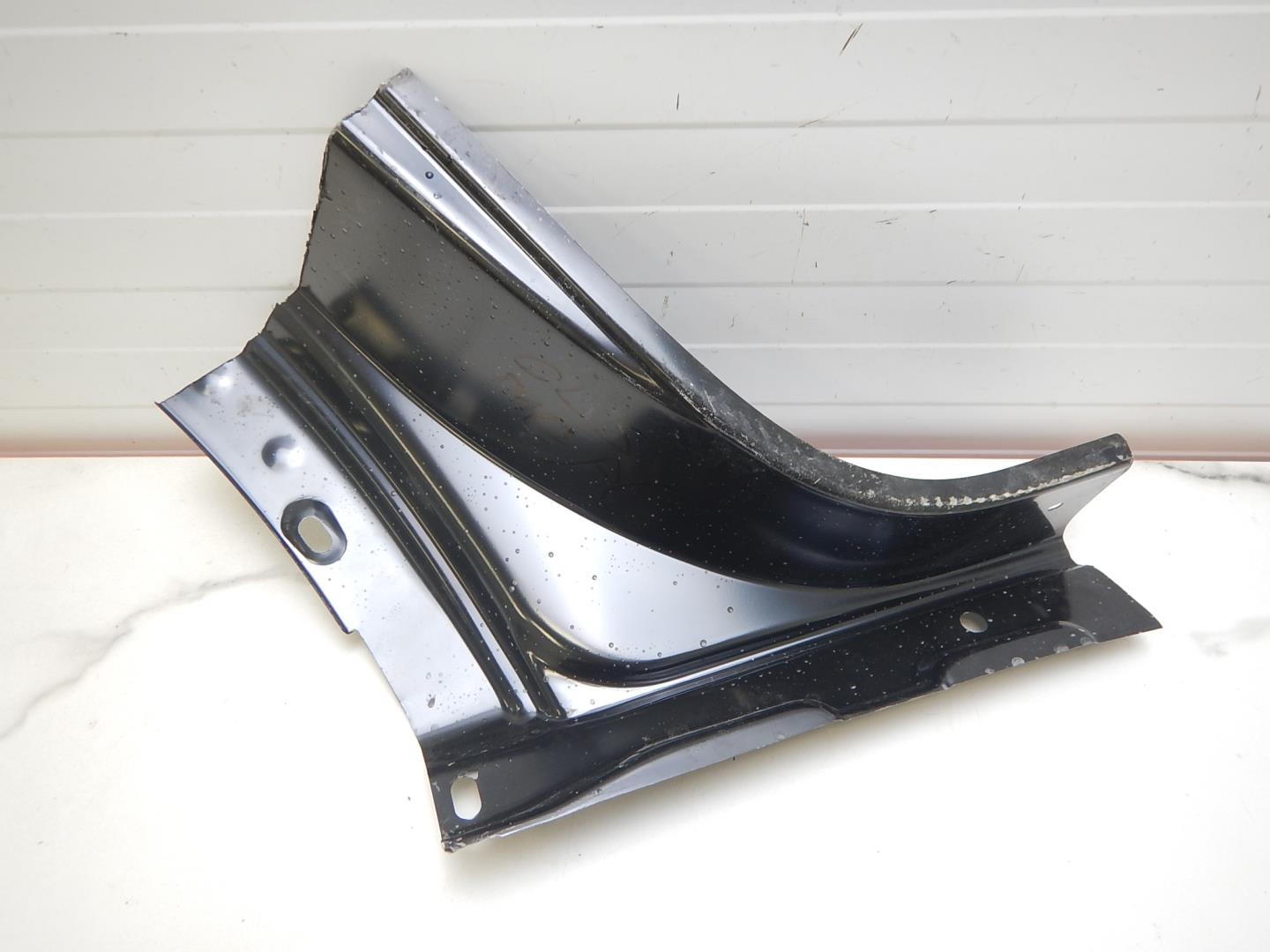 Порог левый