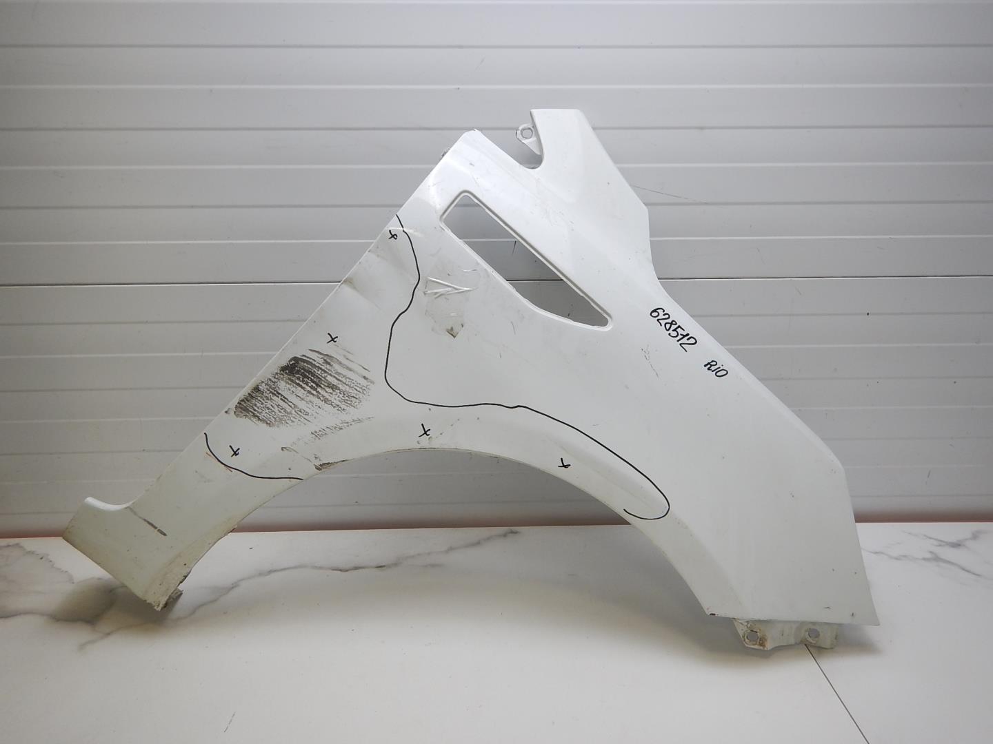 Крыло переднее правое