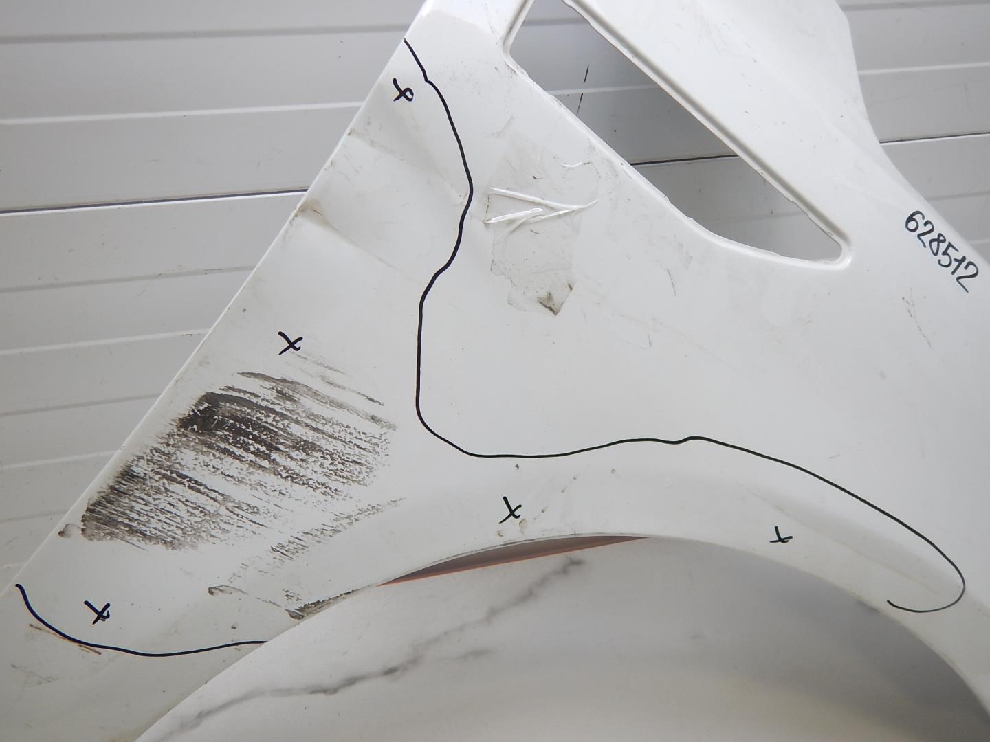 Крыло переднее правое