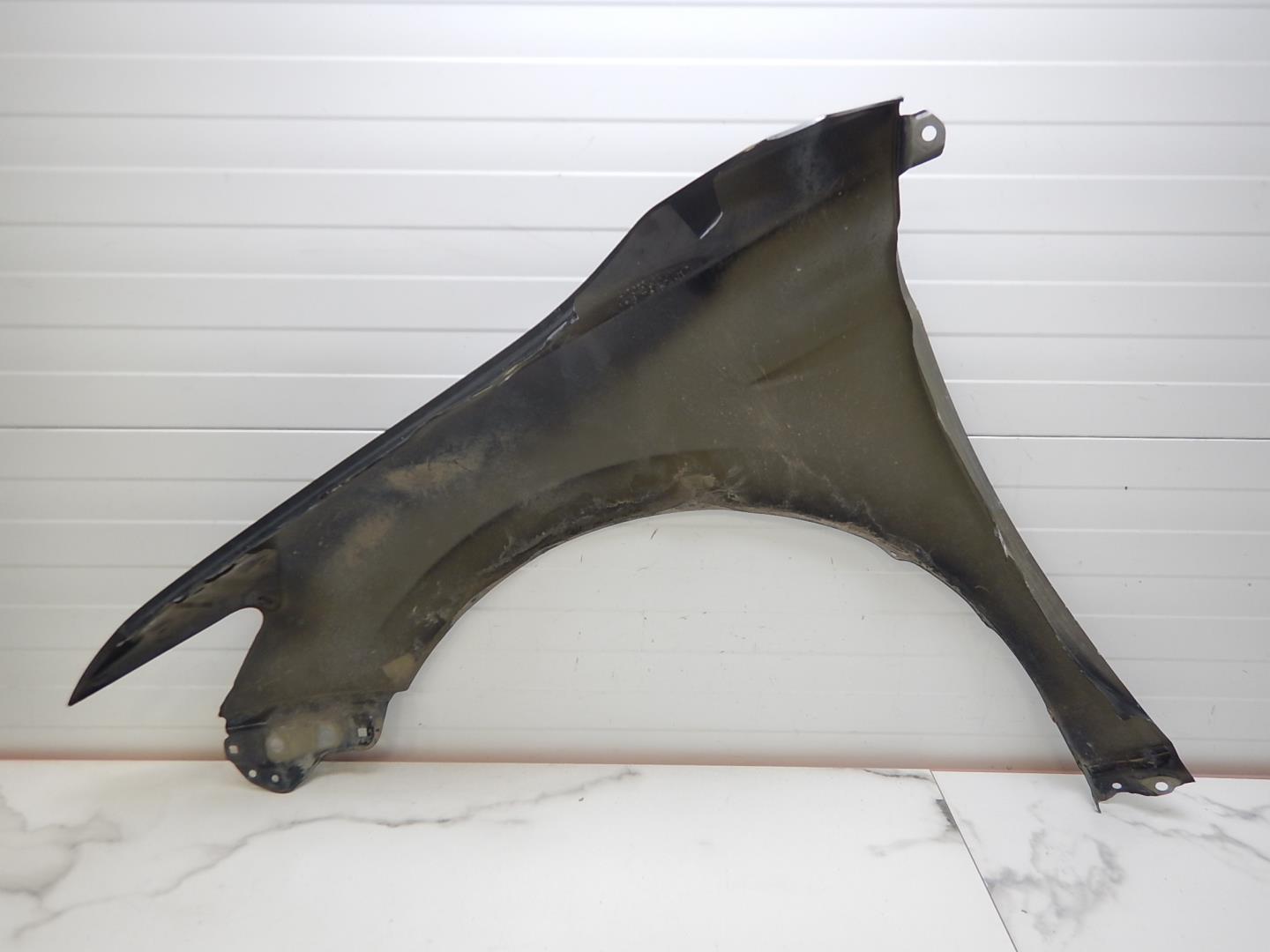 Крыло переднее правое