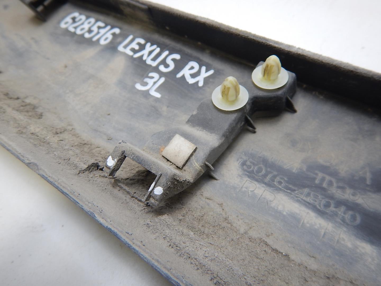 Молдинг задней левой двери