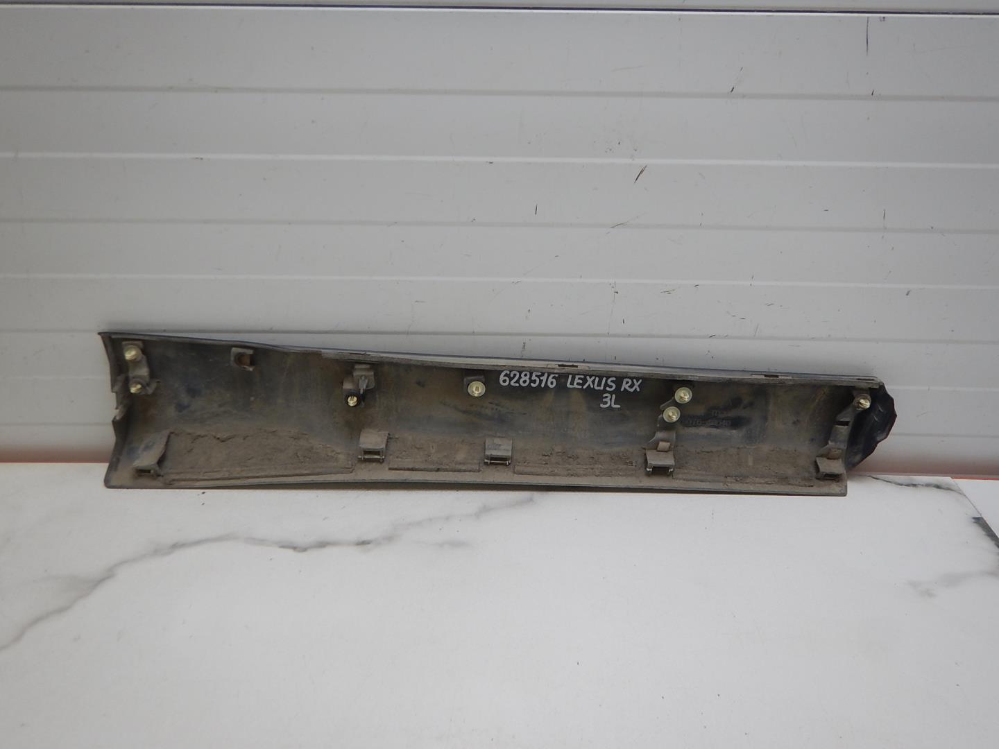 Молдинг задней левой двери