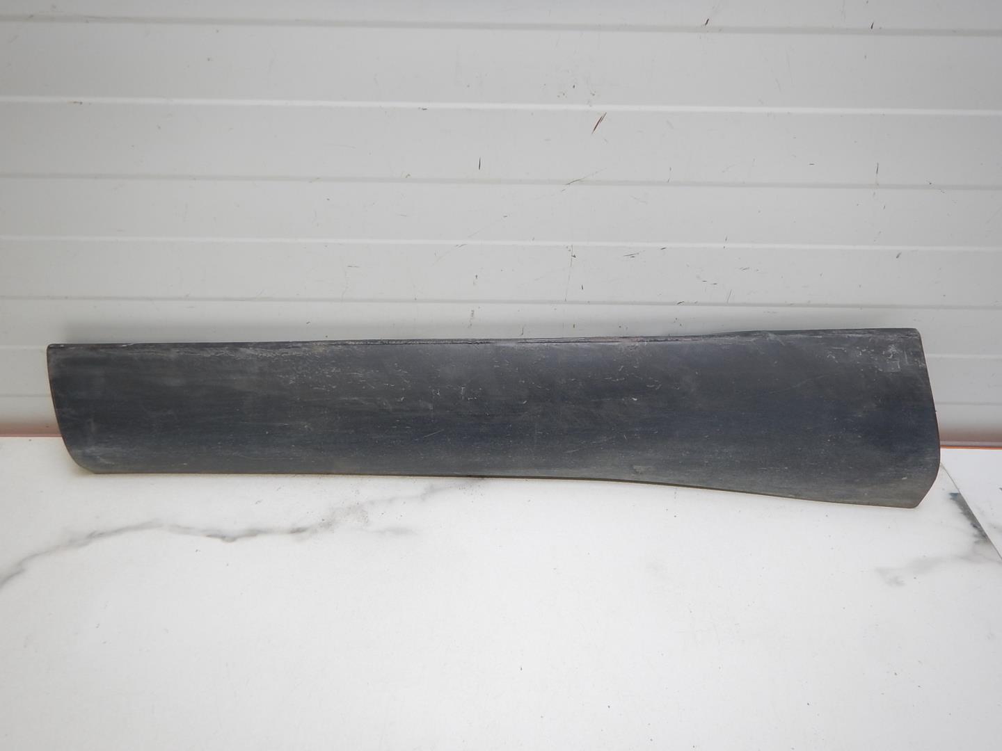 Молдинг задней левой двери