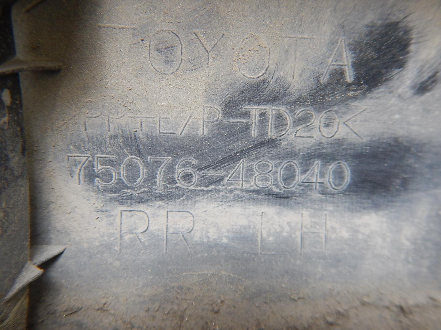 Молдинг задней левой двери