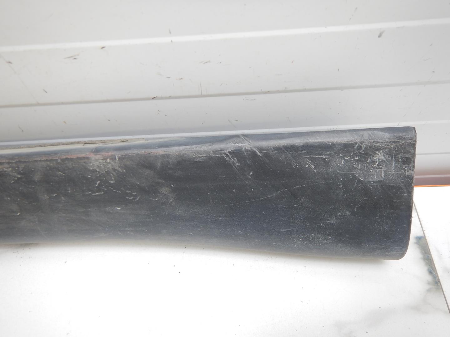 Молдинг задней левой двери