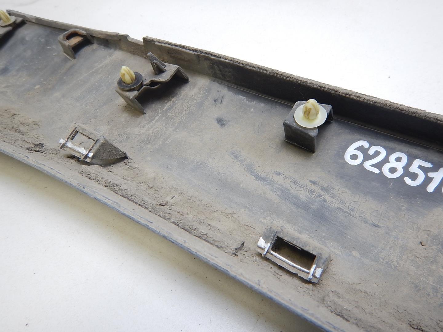 Молдинг задней левой двери