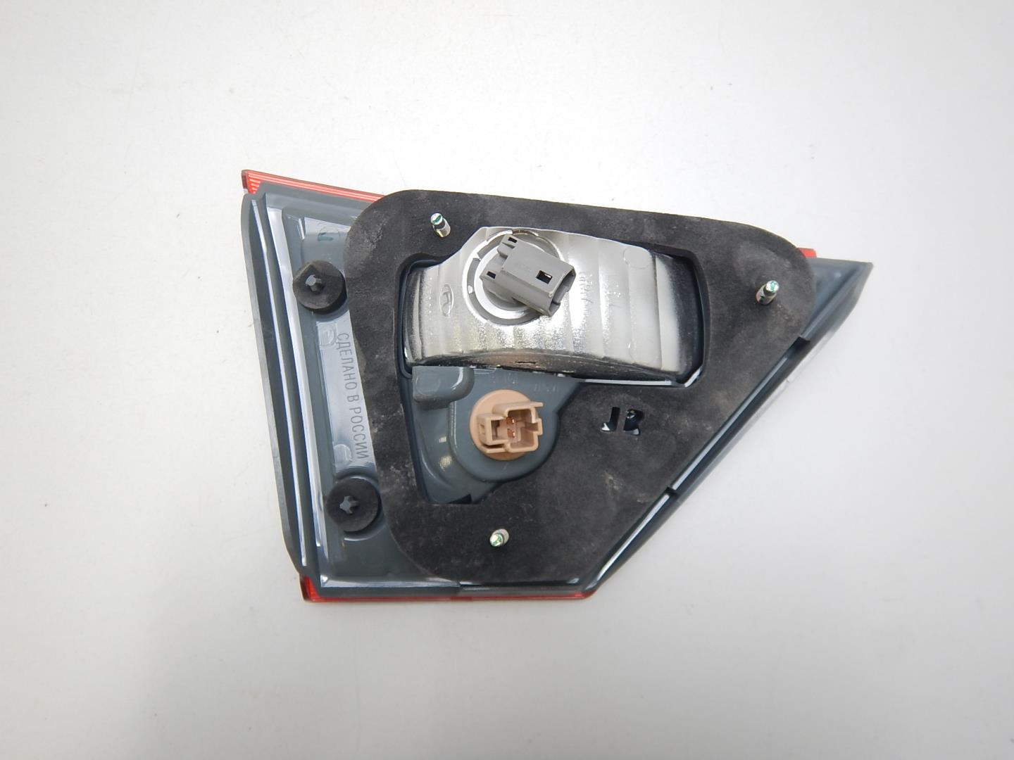 Фонарь задний внутренний правый