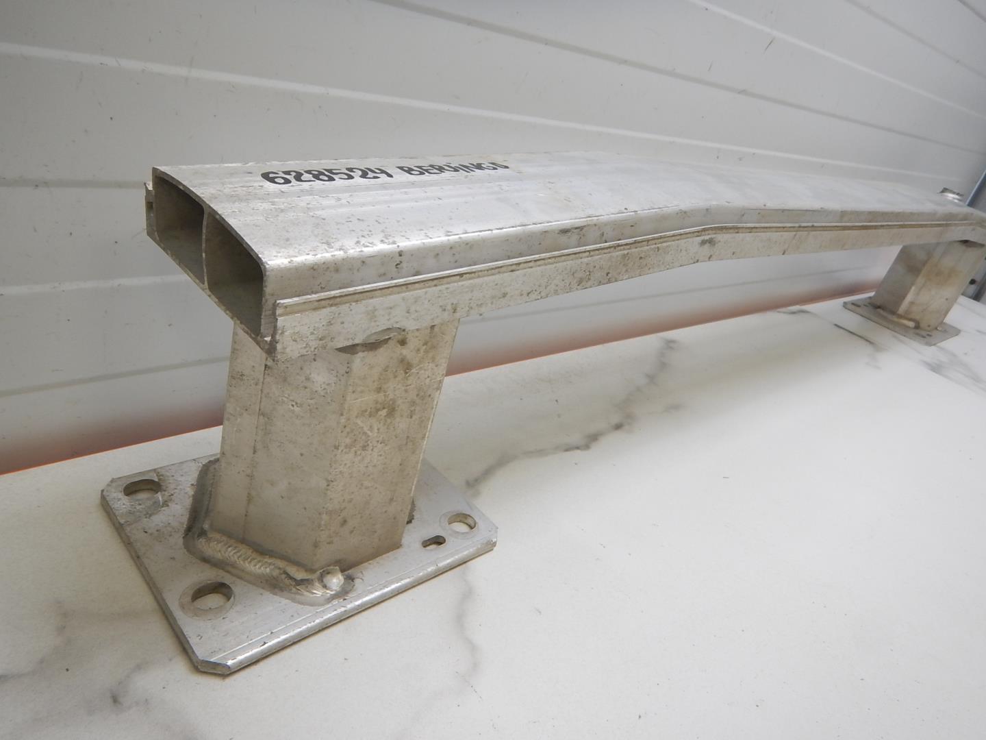 Усилитель переднего бампера