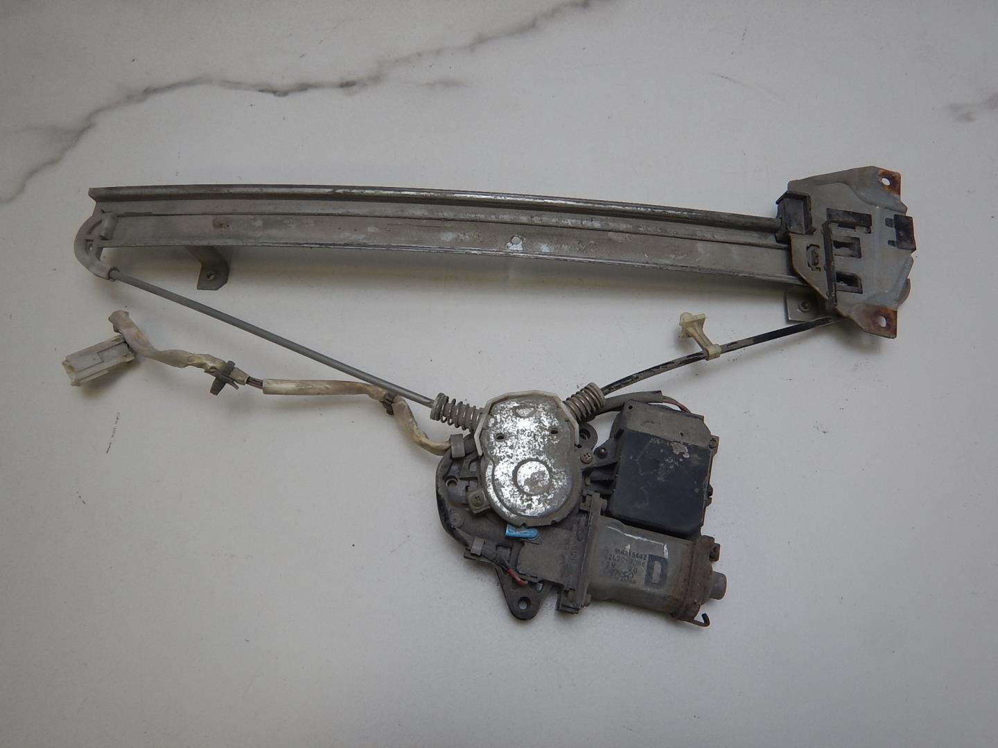 Стеклоподъемник электр. задний правый