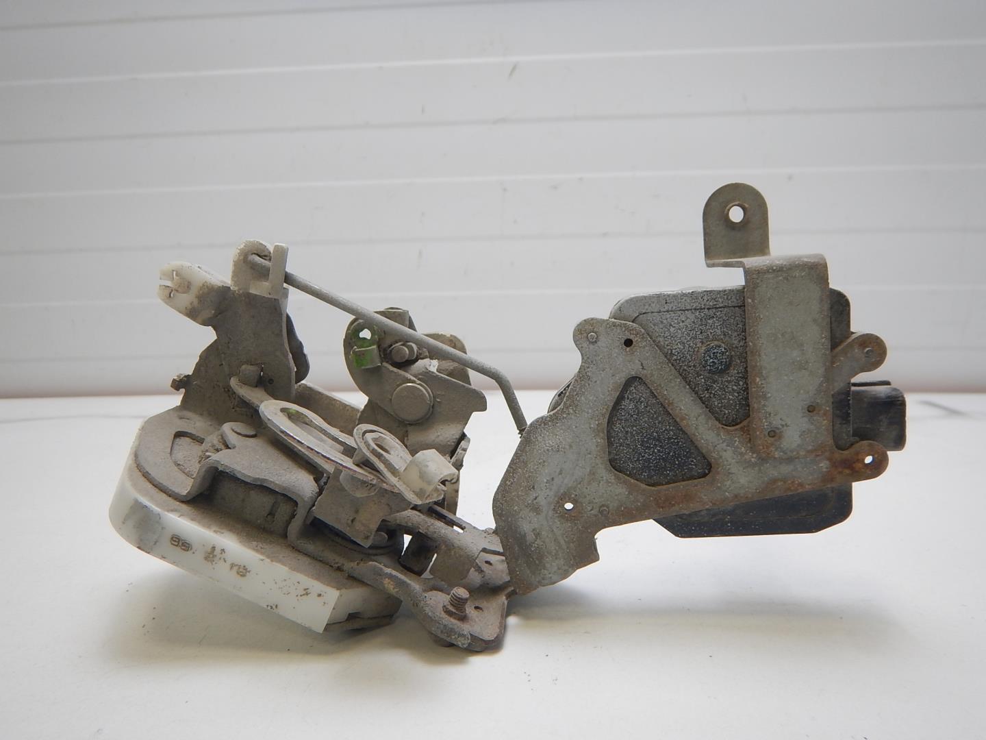 Замок двери задней правой